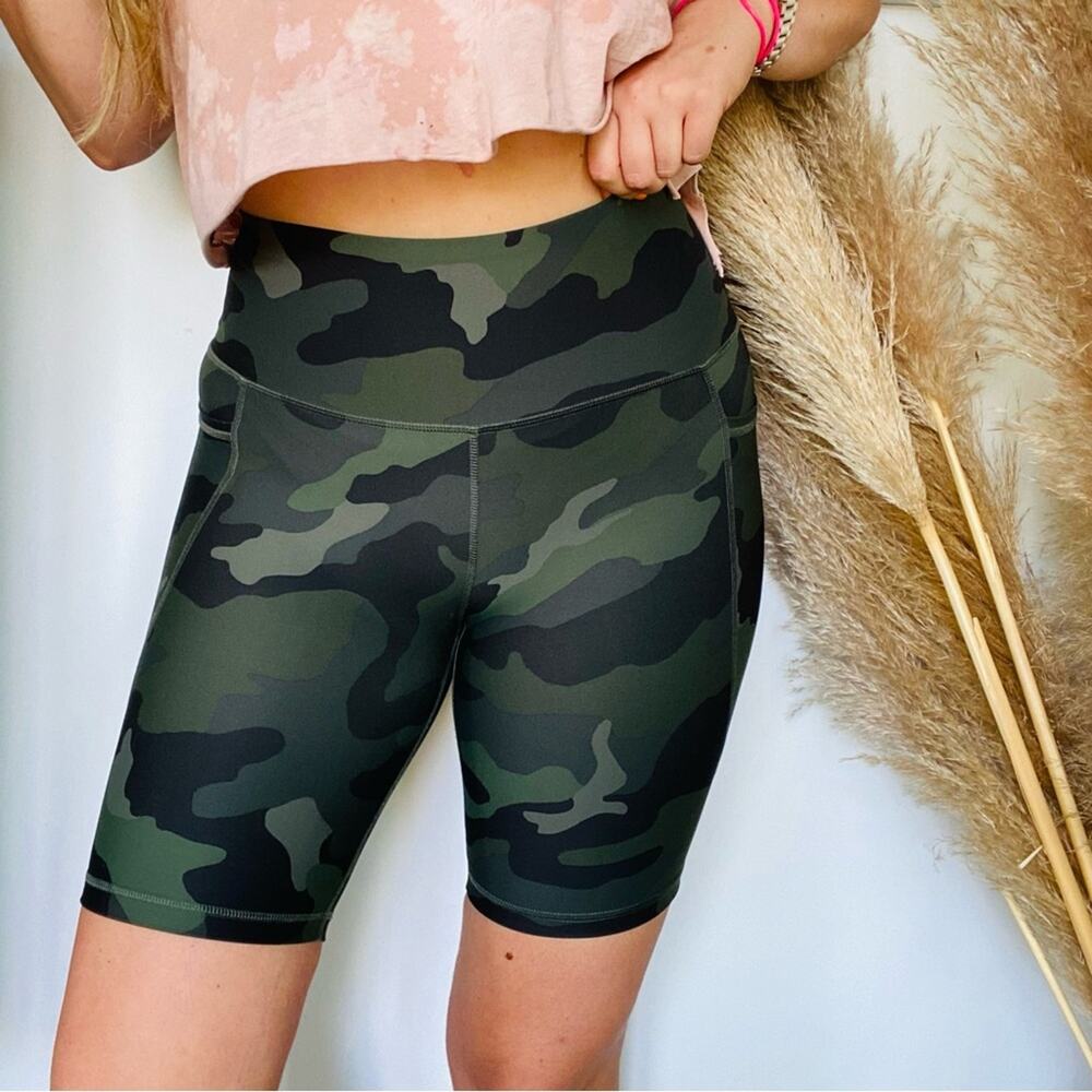 OLD NAVY Olive Green Black Camo Print High Rise Waisted Biker Shorts 8" Inseam M